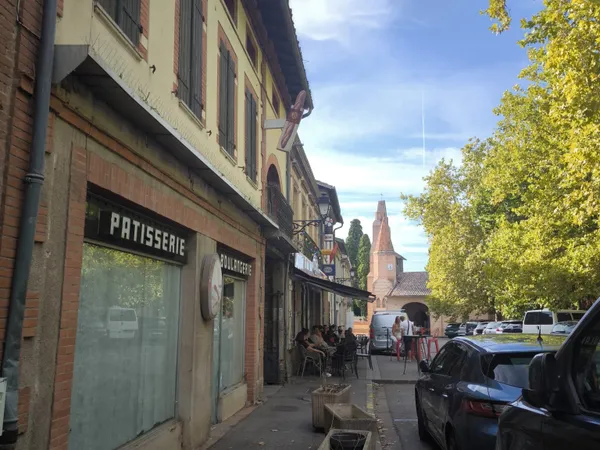 Ancienne BOULANGERIE PATISSERIE au centre de Pechbonnieu