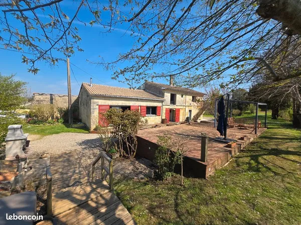 Superbe longère en pierre rénovée - Vue exceptionnelle sur la Dordogne