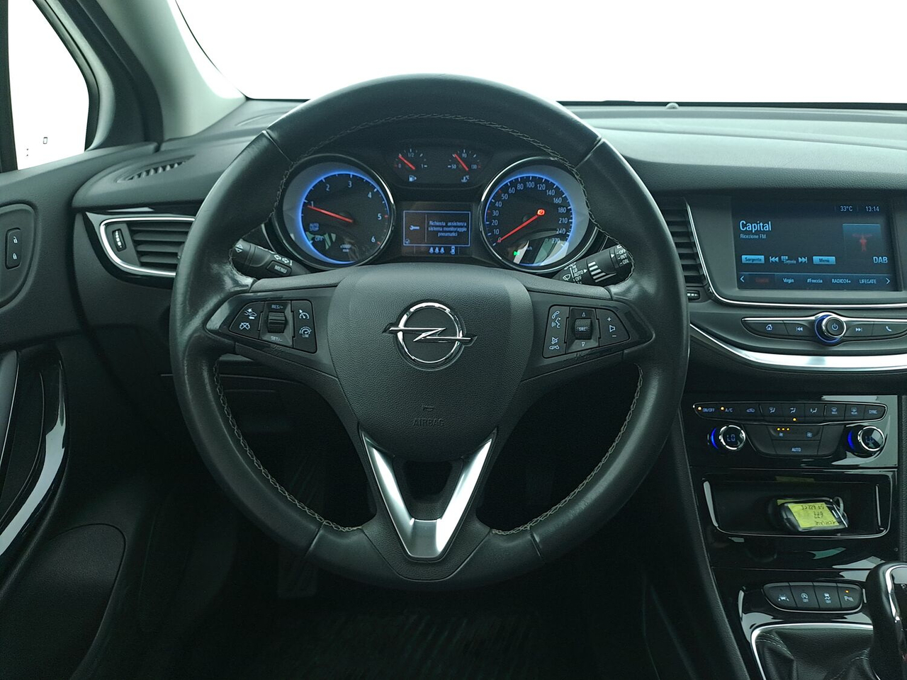 Opel Astra Sports Tourer — photo 16