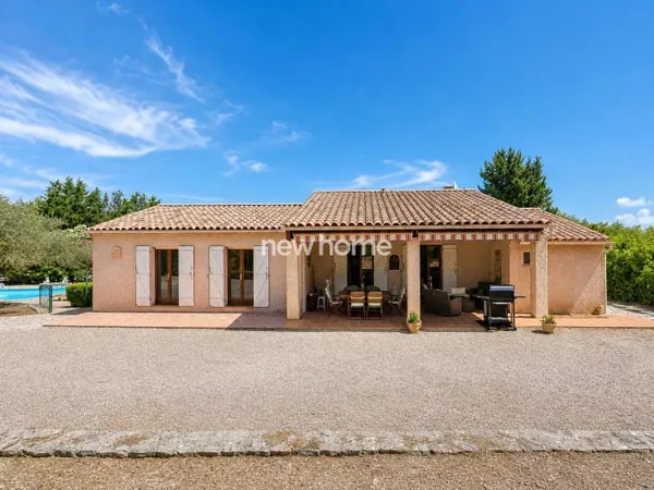 Lorgues - Villa de plain-pied 4 chambres avec piscine, à pied du village