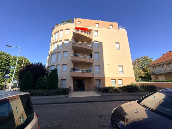 Local commercial 3 pièces 61 m²