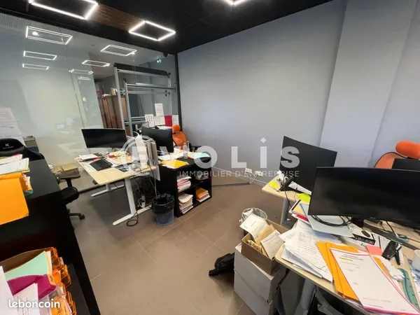 Bureau 180 m²