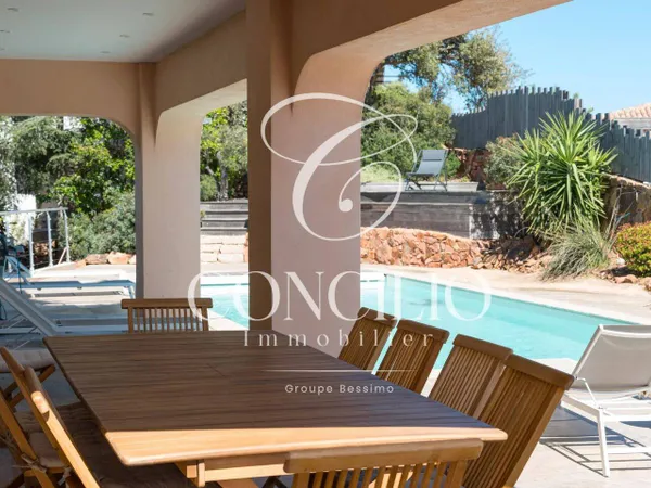 Maison 8 pièces 230 m²