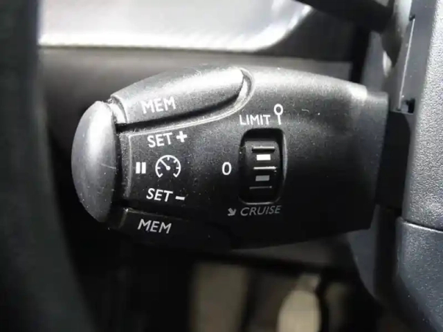Peugeot 208 1.2 puretech 75ch s&amp;s like — photo 14