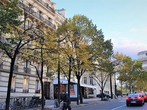 Bureaux de prestige disponibles dans cabinet d'avocat place de l'etoile
