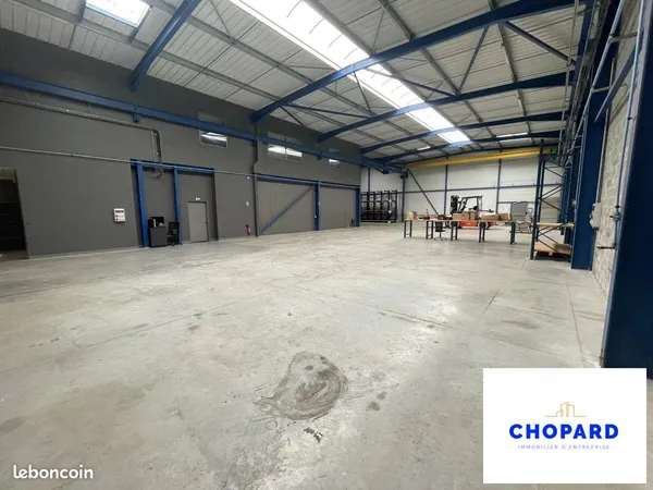 Local 1075 m² Saint-Jean-d'Illac
