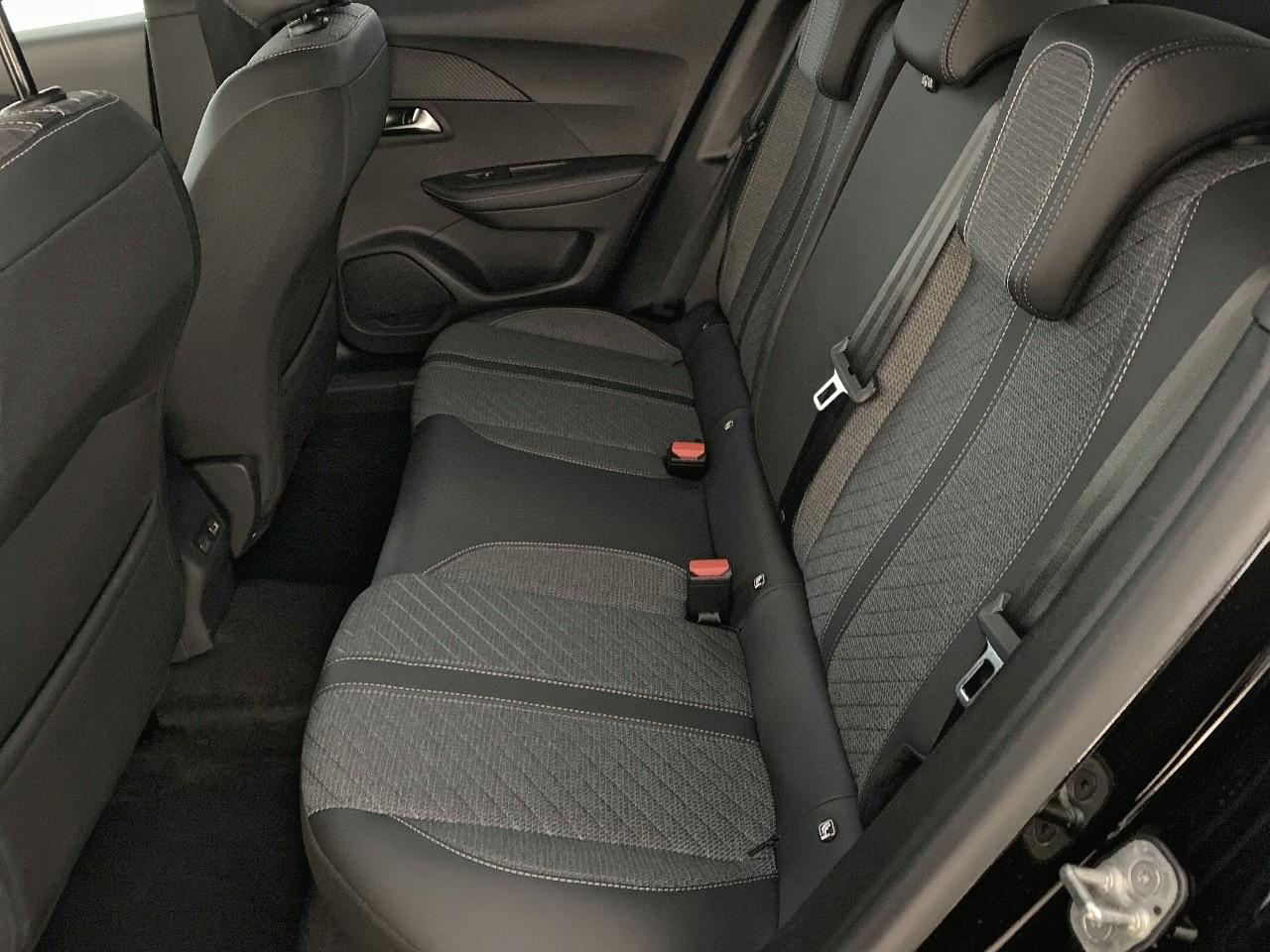 Peugeot 2008 hybrid 145 ch e-dcs6 allure — photo 10
