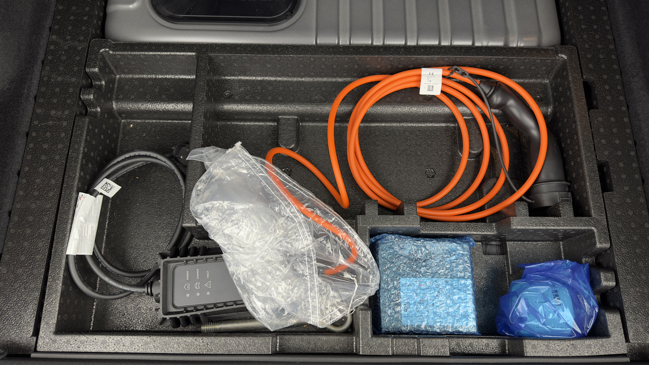 Peugeot 308 SW PHEV 180 e-EAT8 — photo 33