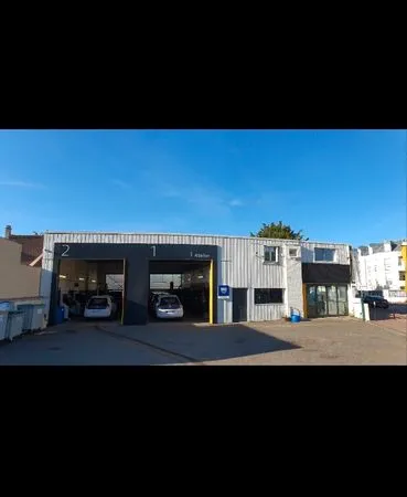 [VENTE URGENTE] Murs commerciaux idéalement situés - Montigny-le-Bretonneux (78180)