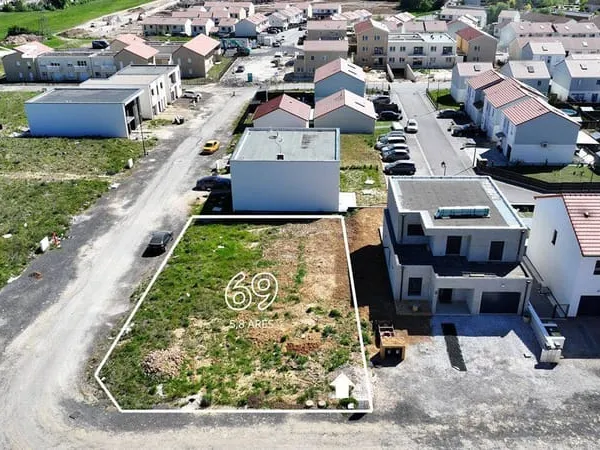 Terrain constructible 585 m²