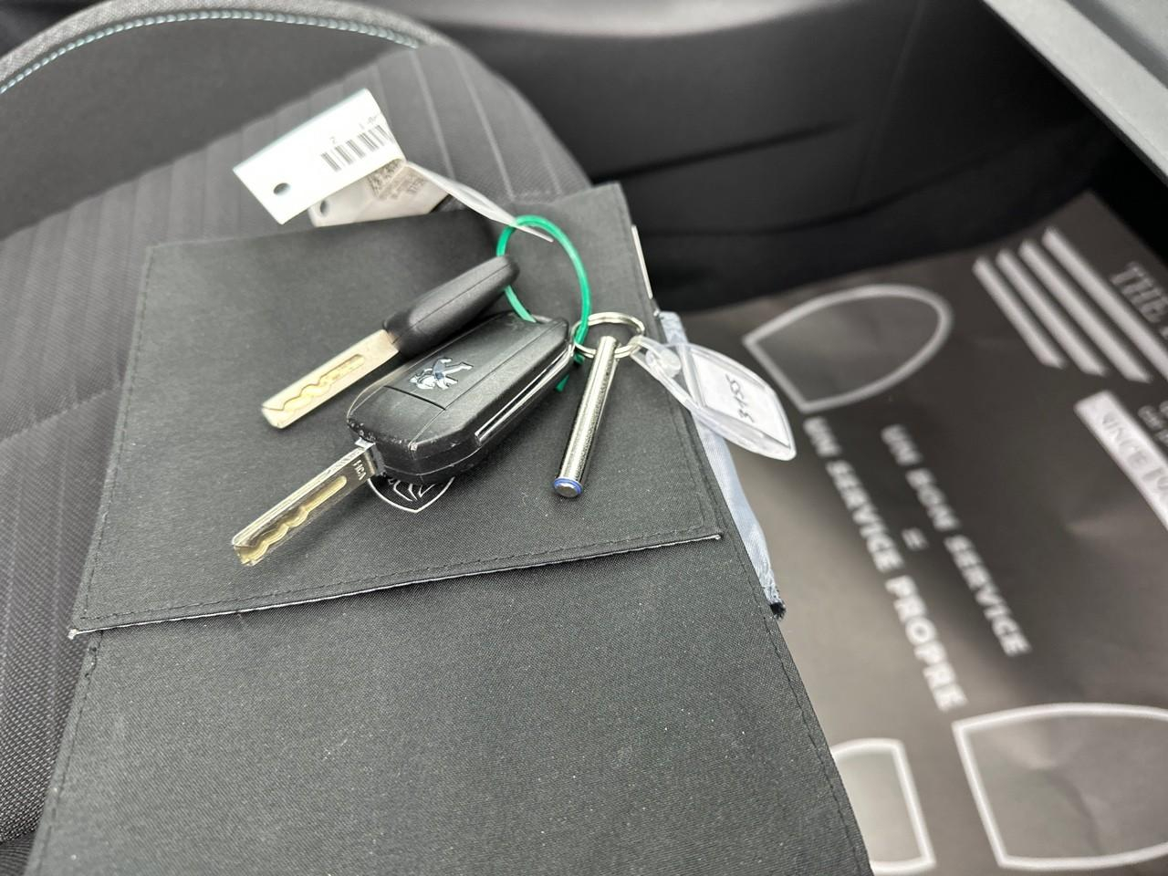 Peugeot 2008 puretech 130 s&s eat8 style — photo 31