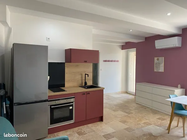 Studio meublé refait à neuf de 30 m² avec balcon — Manosque Centre (Place du Terreau)