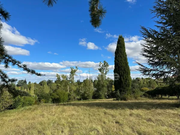Terrain 2497 m²