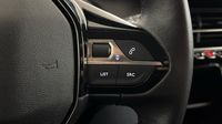 Peugeot 2008 1.2 PureTech 100ch S&S Active Pack — photo 25