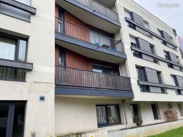 Appartement 2 Pièces - 42m2 - Balcon / Parking - Saint Louis Centre