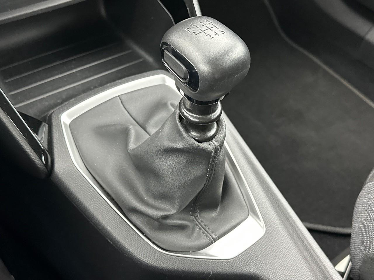 Peugeot 2008 puretech 130 s&s bvm6 style — photo 24
