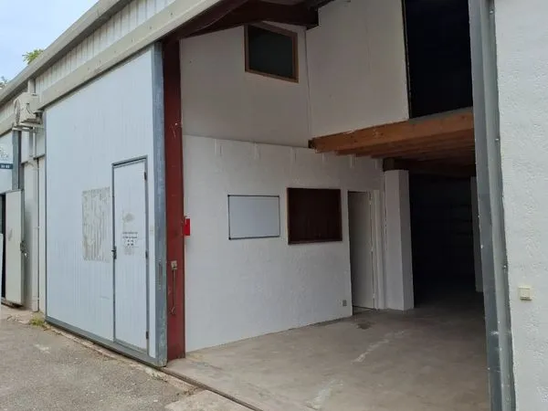 Local industriel 100 m2