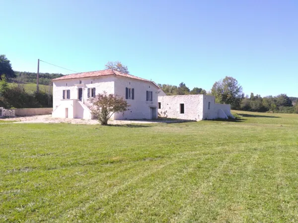 Maison en pierre avec piscine et dépendance