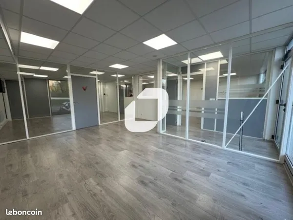 Bureau 105 m²