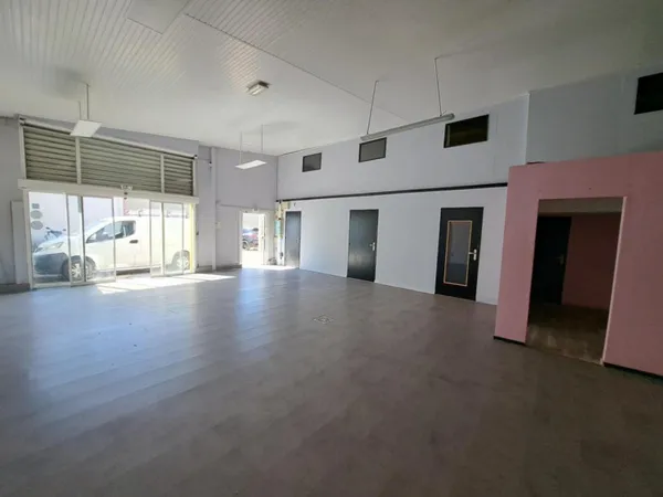 Local commercial 254 m²