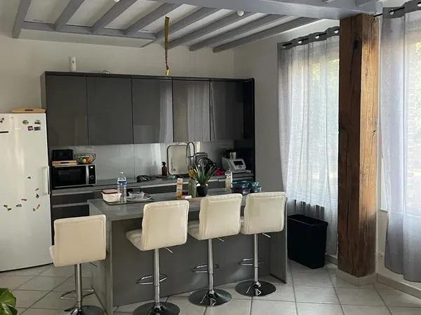 Maison entièrement rénovée au centre du village