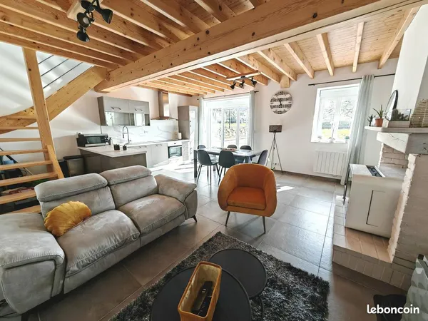 Maison en pierres 67 m² meublée avec jardin
