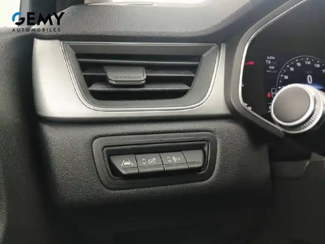 Renault Captur tce 140 edc - 21 — photo 22