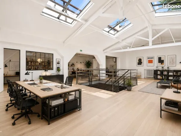 Bureau 244 m²