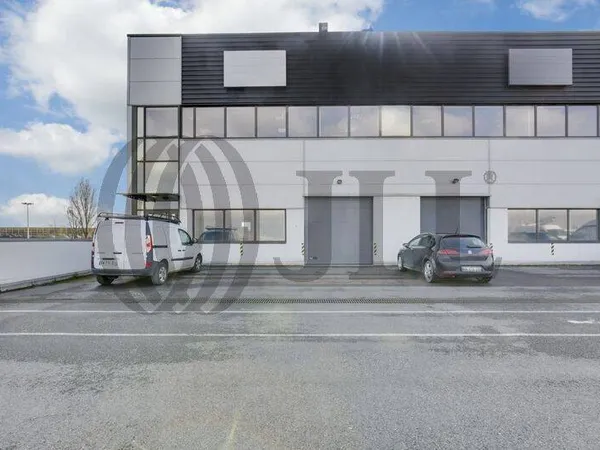 Local d'activité 231 m²