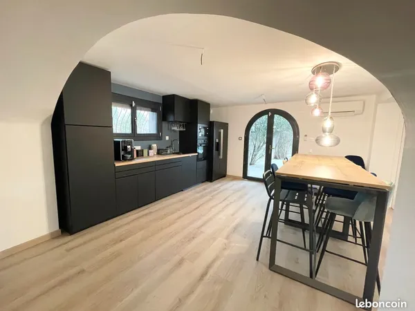 Ensemble de bureaux professionnels - 110 m2 + stationnement et extérieur