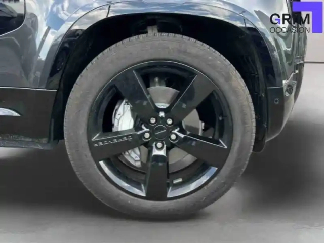 Land Rover Defender 110 phev — photo 14