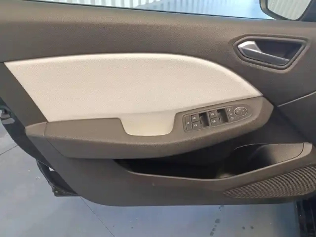 Renault Clio e-tech 140 - 21n — photo 30