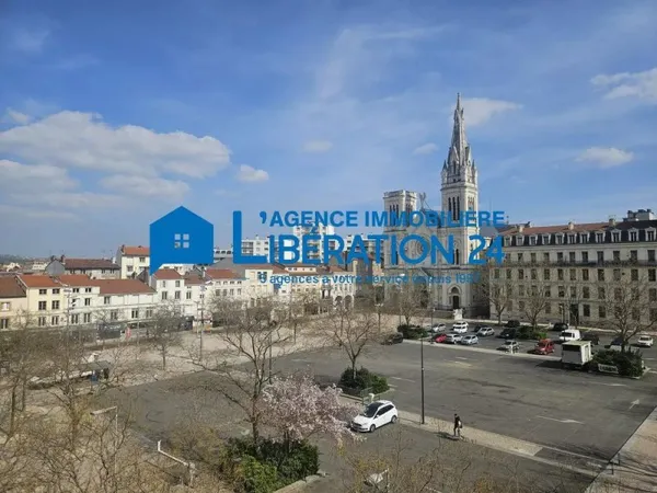 Centre ville T5 avec 3 chambres et grand balcon