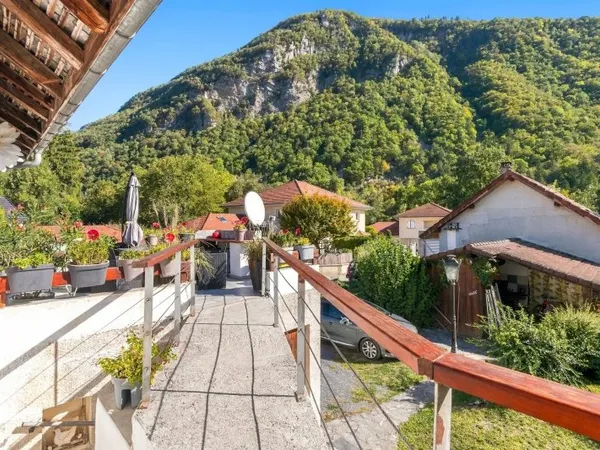 Maison 8 pièces 240 m²