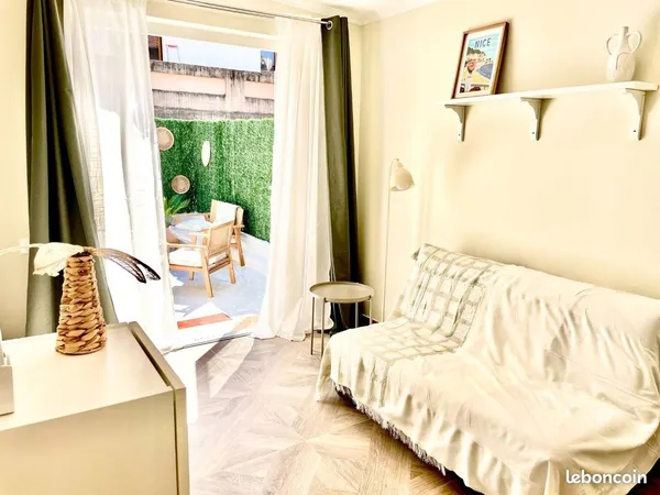 Studio meublé 19 m² avec grande terrasse privative - Tram Fac Saint-Jean d'Angély - Nice Est