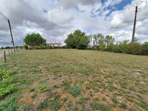 Beau terrain constructible à proiximté de Monflanquin