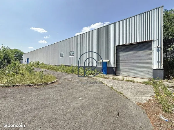 Local 520 m² Neuville-en-Ferrain