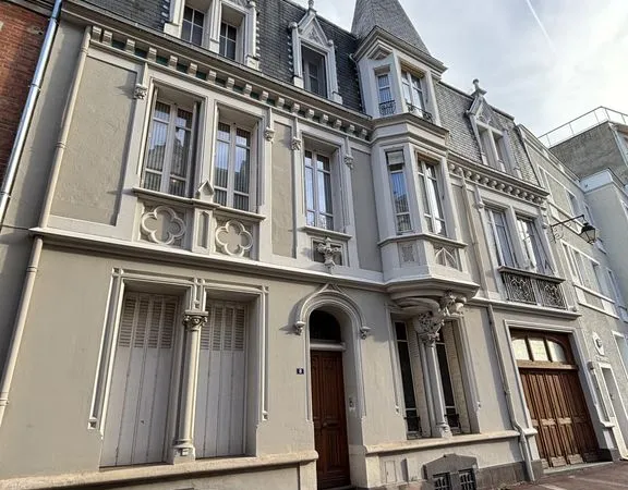 Villa 8 pièces 264 m²