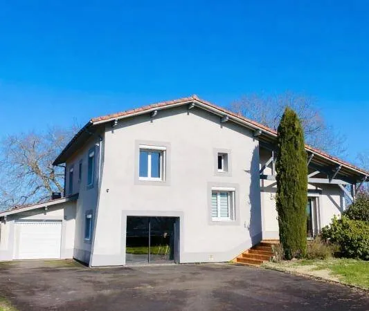 Maison 8 pièces 241 m²
