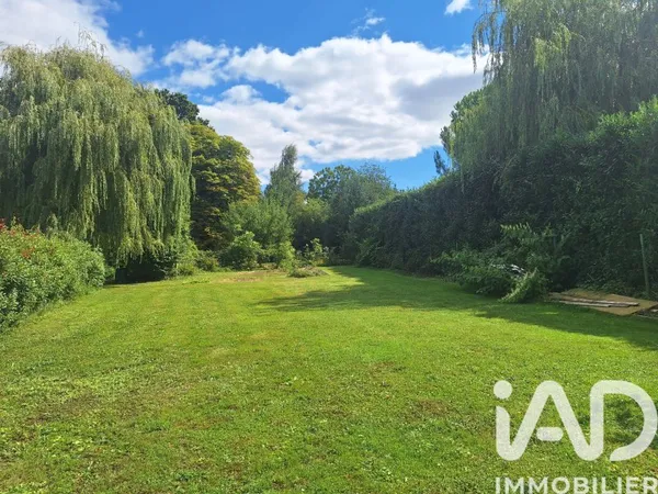 Terrain 587 m²