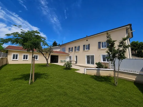 MAISON ATYPIQUE PLEINE DE CHARME