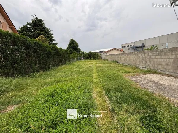 Terrain 1 246 m² Meyzieu
