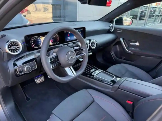 Mercedes Classe A 200 amg line — photo 31