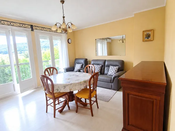 A VENDRE APPARTEMENT DEUX CHAMBRES / BALCON / PARFAIT ETAT