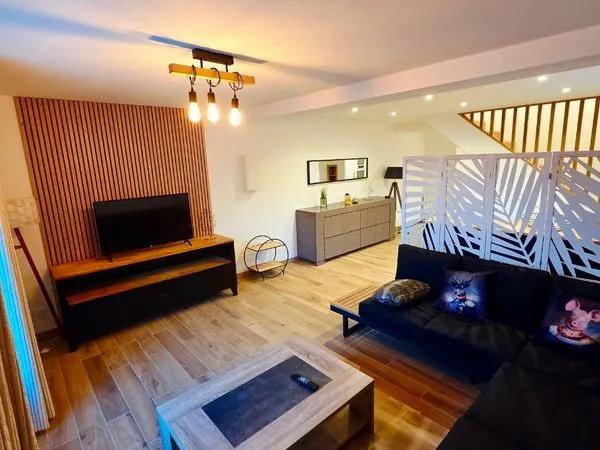 Maison T4 90 m2 m2 meublé dispo jusqu'à fin juin