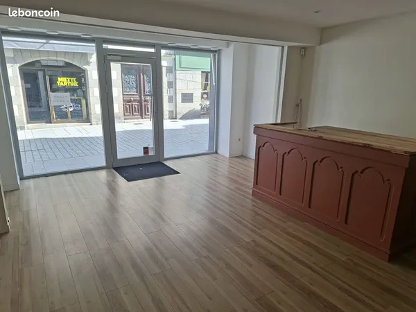 LOCATION LOCAL COMMERCIAL 73 m² RUE COMMERCANTE