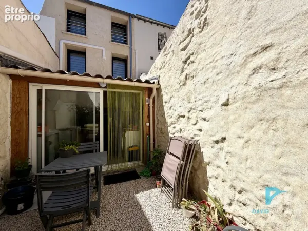Florensac- maison de village avec cour rénovée