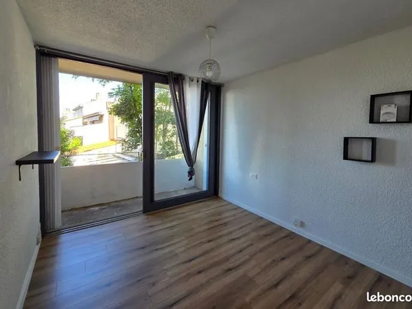 ALBI studio rénové à louer avec balcon et parking. 400 CC