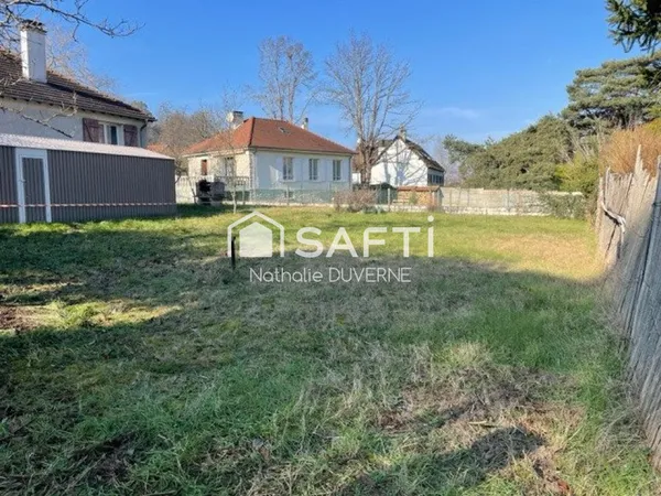 Terrain constructible borné non viabilisé 307 m2 secteur résidentiel calme et recherché