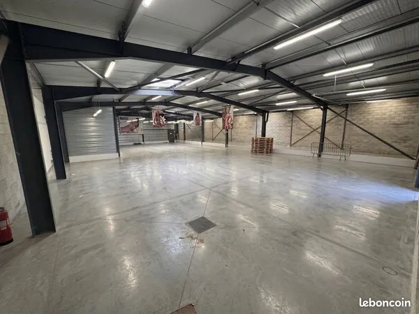 HANGAR / ENTREPÔT 500 m² - SORGUES - ZA DU FOURNALET - SÉCURISÉ